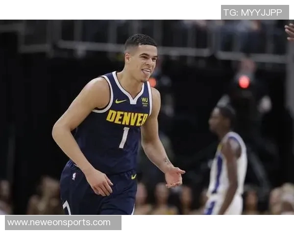 小波特半场火力全开11投7中砍下21分2篮板3助攻单节得分均上双