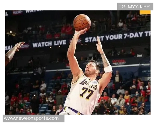 东契奇谈比赛感受艾顿表现出色斯玛特助攻全队表现提升 东契奇谈比赛感受艾顿表现出色斯玛特助攻全队表现提升